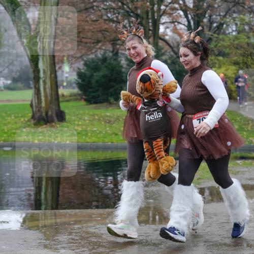 07.12.2025 - St. Pauli X-Mass-Run No. 15 Michael Burmester http://msf.ph/oto/9400576 07.12.2025 10:22:56 Laufen 70, 3399 meine-sportfotos.de