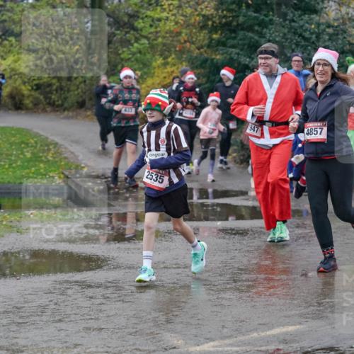 07.12.2025 - St. Pauli X-Mass-Run No. 15 Michael Burmester http://msf.ph/oto/9400670 07.12.2025 10:23:24 Laufen 633, 2535, 1947, 4857, 1948 meine-sportfotos.de