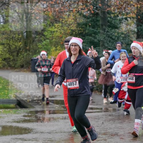 07.12.2025 - St. Pauli X-Mass-Run No. 15 Michael Burmester http://msf.ph/oto/9400674 07.12.2025 10:23:25 Laufen 5, 535, 633, 15, 4857, 2356, 1948, 598 meine-sportfotos.de