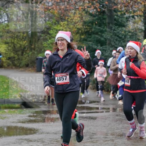 07.12.2025 - St. Pauli X-Mass-Run No. 15 Michael Burmester http://msf.ph/oto/9400676 07.12.2025 10:23:25 Laufen 15, 7, 4857, 948, 598 meine-sportfotos.de