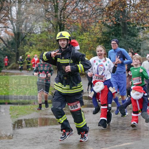 07.12.2025 - St. Pauli X-Mass-Run No. 15 Michael Burmester http://msf.ph/oto/9400686 07.12.2025 10:23:27 Laufen 633, 15, 598, 2356, 2355, 559 meine-sportfotos.de
