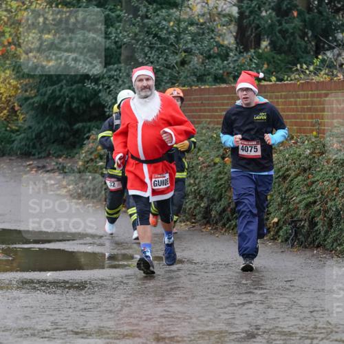 07.12.2025 - St. Pauli X-Mass-Run No. 15 Michael Burmester http://msf.ph/oto/9400729 07.12.2025 10:23:37 Laufen 70, 1372, 32, 4075 meine-sportfotos.de