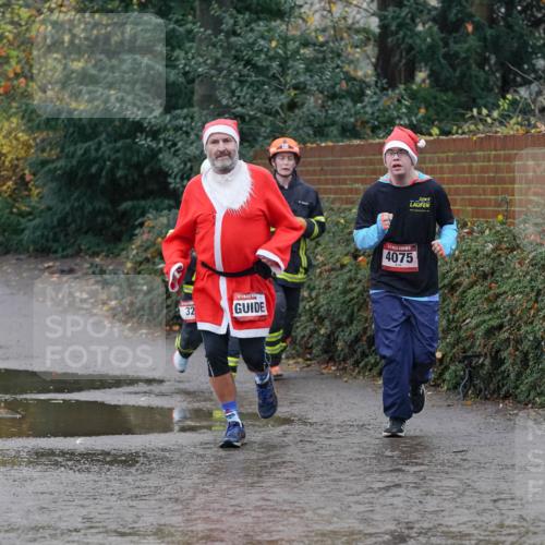 07.12.2025 - St. Pauli X-Mass-Run No. 15 Michael Burmester http://msf.ph/oto/9400730 07.12.2025 10:23:37 Laufen 370, 1372, 32, 4075 meine-sportfotos.de