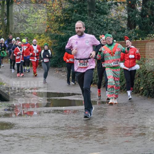 07.12.2025 - St. Pauli X-Mass-Run No. 15 Michael Burmester http://msf.ph/oto/9400796 07.12.2025 10:23:54 Laufen 2303, 2563, 1848 meine-sportfotos.de