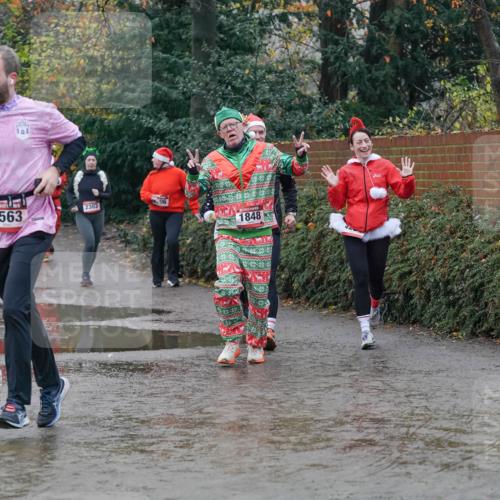 07.12.2025 - St. Pauli X-Mass-Run No. 15 Michael Burmester http://msf.ph/oto/9400799 07.12.2025 10:23:55 Laufen 2563, 2303, 1848 meine-sportfotos.de