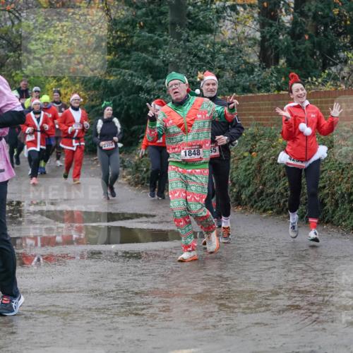 07.12.2025 - St. Pauli X-Mass-Run No. 15 Michael Burmester http://msf.ph/oto/9400802 07.12.2025 10:23:55 Laufen 2563, 1175, 1872, 2303, 1848, 55, 420 meine-sportfotos.de