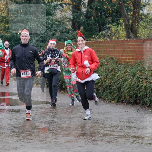 07.12.2025 - St. Pauli X-Mass-Run No. 15 Michael Burmester http://msf.ph/oto/9400808 07.12.2025 10:23:56 Laufen 290, 1848, 4255, 1863 meine-sportfotos.de