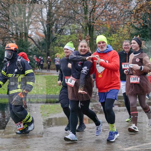 07.12.2025 - St. Pauli X-Mass-Run No. 15 Michael Burmester http://msf.ph/oto/9400849 07.12.2025 10:24:06 Laufen 233, 238, 571, 1301, 1421, 4876 meine-sportfotos.de