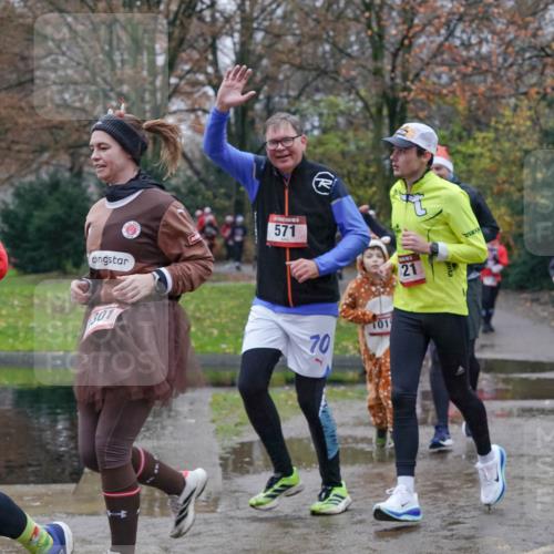 07.12.2025 - St. Pauli X-Mass-Run No. 15 Michael Burmester http://msf.ph/oto/9400855 07.12.2025 10:24:07 Laufen 571, 70, 1019, 21, 545 meine-sportfotos.de