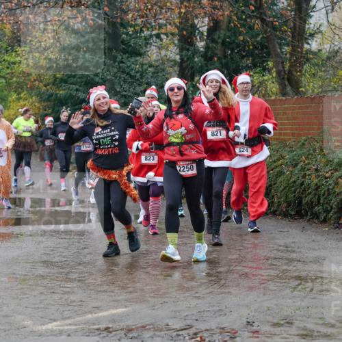 07.12.2025 - St. Pauli X-Mass-Run No. 15 Michael Burmester http://msf.ph/oto/9400943 07.12.2025 10:24:27 Laufen 0, 1166, 1155, 1546, 60, 823, 2250, 821, 824 meine-sportfotos.de