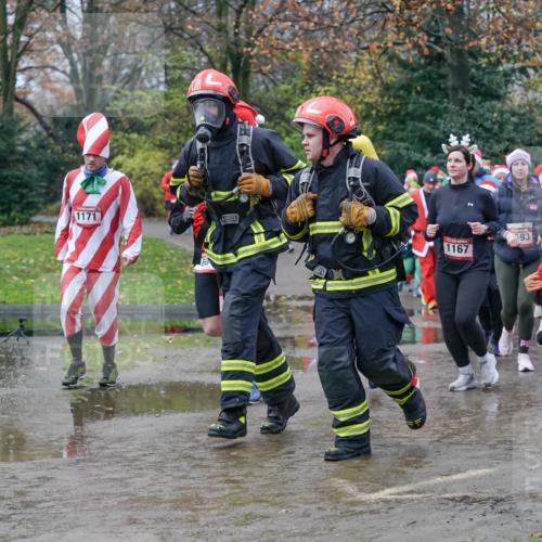 07.12.2025 - St. Pauli X-Mass-Run No. 15 Michael Burmester http://msf.ph/oto/9401076 07.12.2025 10:24:56 Laufen 1171, 593, 1167, 60, 82, 2326, 2324 meine-sportfotos.de