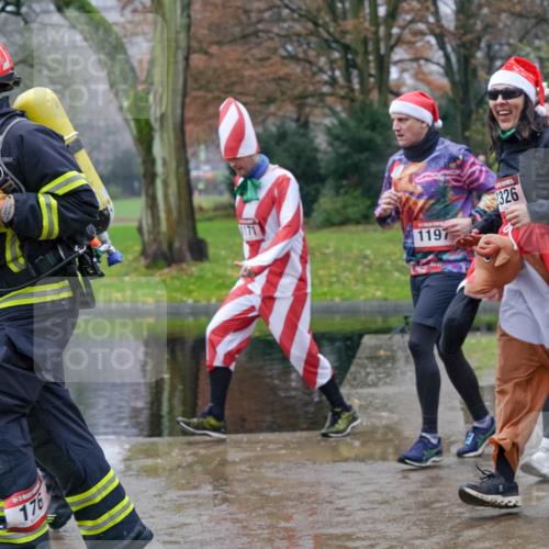 07.12.2025 - St. Pauli X-Mass-Run No. 15 Michael Burmester http://msf.ph/oto/9401080 07.12.2025 10:24:57 Laufen 176, 1197, 326, 2324 meine-sportfotos.de