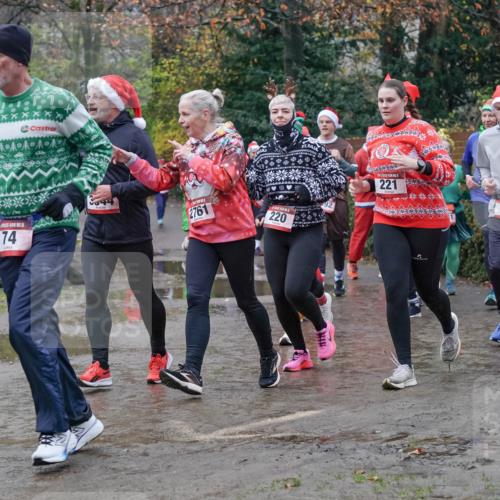 07.12.2025 - St. Pauli X-Mass-Run No. 15 Michael Burmester http://msf.ph/oto/9401093 07.12.2025 10:25:00 Laufen 15, 74, 2761, 220, 221, 84 meine-sportfotos.de