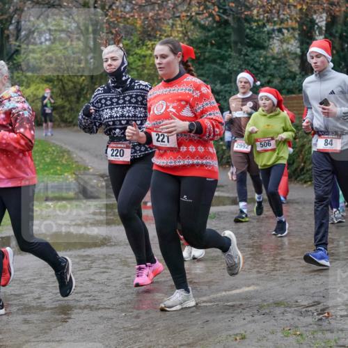07.12.2025 - St. Pauli X-Mass-Run No. 15 Michael Burmester http://msf.ph/oto/9401097 07.12.2025 10:25:01 Laufen 761, 220, 221, 2992, 908, 506, 84 meine-sportfotos.de