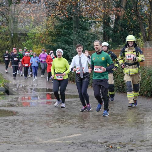 07.12.2025 - St. Pauli X-Mass-Run No. 15 Michael Burmester http://msf.ph/oto/9401168 07.12.2025 10:25:25 Laufen 2674, 26, 2642, 931 meine-sportfotos.de