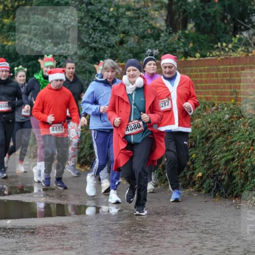 07.12.2025 - St. Pauli X-Mass-Run No. 15 Michael Burmester http://msf.ph/oto/9401188 07.12.2025 10:25:30 Laufen 4869, 4493, 4880, 3287 meine-sportfotos.de