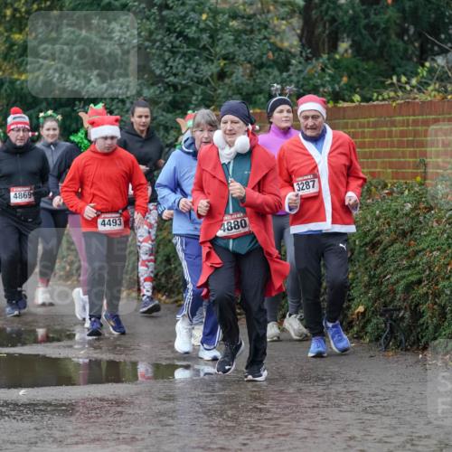 07.12.2025 - St. Pauli X-Mass-Run No. 15 Michael Burmester http://msf.ph/oto/9401189 07.12.2025 10:25:31 Laufen 4869, 4493, 15, 4880, 3287 meine-sportfotos.de