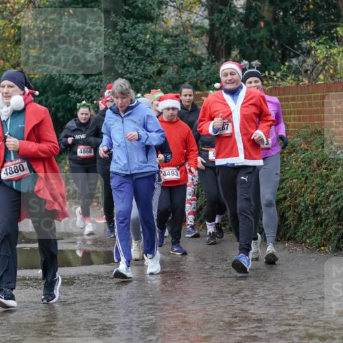 07.12.2025 - St. Pauli X-Mass-Run No. 15 Michael Burmester http://msf.ph/oto/9401197 07.12.2025 10:25:32 Laufen 4868, 4880, 4493 meine-sportfotos.de