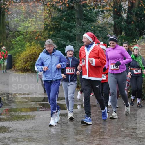 07.12.2025 - St. Pauli X-Mass-Run No. 15 Michael Burmester http://msf.ph/oto/9401203 07.12.2025 10:25:33 Laufen 80, 1274, 93, 1273, 917 meine-sportfotos.de
