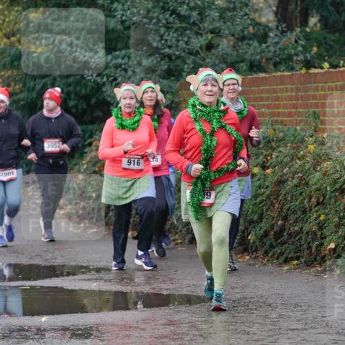 07.12.2025 - St. Pauli X-Mass-Run No. 15 Michael Burmester http://msf.ph/oto/9401234 07.12.2025 10:25:43 Laufen 2765, 3952, 916, 35 meine-sportfotos.de