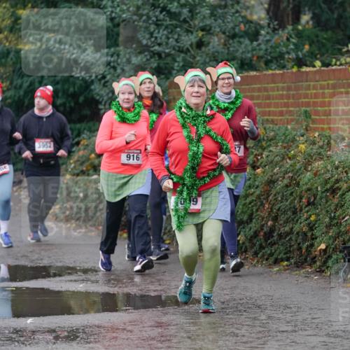 07.12.2025 - St. Pauli X-Mass-Run No. 15 Michael Burmester http://msf.ph/oto/9401235 07.12.2025 10:25:43 Laufen 2765, 3952, 916 meine-sportfotos.de