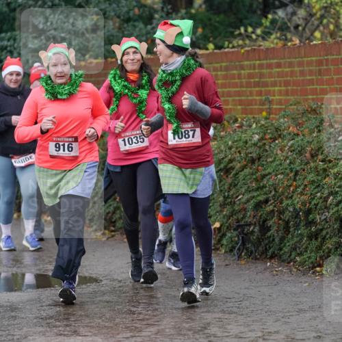 07.12.2025 - St. Pauli X-Mass-Run No. 15 Michael Burmester http://msf.ph/oto/9401245 07.12.2025 10:25:46 Laufen 2765, 916, 1035, 1087 meine-sportfotos.de