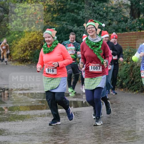 07.12.2025 - St. Pauli X-Mass-Run No. 15 Michael Burmester http://msf.ph/oto/9401251 07.12.2025 10:25:47 Laufen 916, 2764, 5, 1087, 1232 meine-sportfotos.de