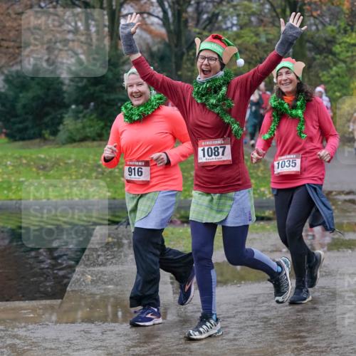 07.12.2025 - St. Pauli X-Mass-Run No. 15 Michael Burmester http://msf.ph/oto/9401262 07.12.2025 10:25:49 Laufen 916, 15, 1087, 1035, 232 meine-sportfotos.de