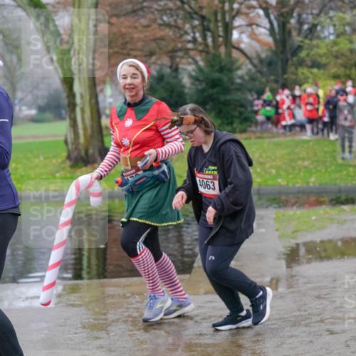 07.12.2025 - St. Pauli X-Mass-Run No. 15 Michael Burmester http://msf.ph/oto/9401372 07.12.2025 10:26:15 Laufen 15, 269, 4063 meine-sportfotos.de