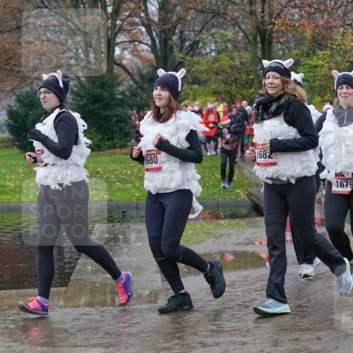 07.12.2025 - St. Pauli X-Mass-Run No. 15 Michael Burmester http://msf.ph/oto/9401382 07.12.2025 10:26:17 Laufen 1680, 168, 1679, 488 meine-sportfotos.de