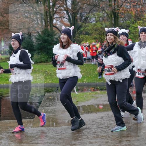 07.12.2025 - St. Pauli X-Mass-Run No. 15 Michael Burmester http://msf.ph/oto/9401383 07.12.2025 10:26:17 Laufen 1680, 1682, 1679, 4882 meine-sportfotos.de