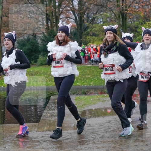 07.12.2025 - St. Pauli X-Mass-Run No. 15 Michael Burmester http://msf.ph/oto/9401384 07.12.2025 10:26:17 Laufen 02, 1680, 15, 1682, 1679, 4882 meine-sportfotos.de