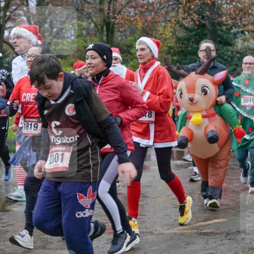 07.12.2025 - St. Pauli X-Mass-Run No. 15 Michael Burmester http://msf.ph/oto/9401420 07.12.2025 10:26:25 Laufen 2235, 15, 1819, 2301, 8, 3019, 2299 meine-sportfotos.de