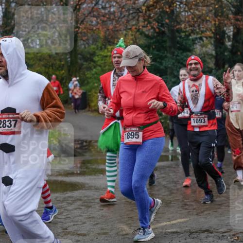 07.12.2025 - St. Pauli X-Mass-Run No. 15 Michael Burmester http://msf.ph/oto/9401484 07.12.2025 10:26:39 Laufen 115, 836, 1, 2837, 15, 1895, 94, 1093, 471 meine-sportfotos.de