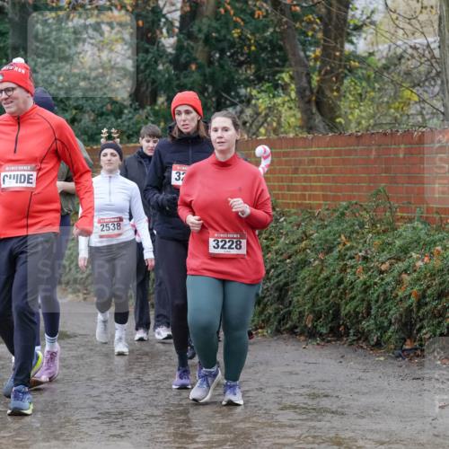 07.12.2025 - St. Pauli X-Mass-Run No. 15 Michael Burmester http://msf.ph/oto/9401554 07.12.2025 10:26:56 Laufen 4478, 15, 2538, 37, 5, 3228 meine-sportfotos.de