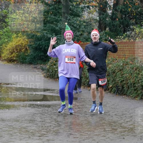 07.12.2025 - St. Pauli X-Mass-Run No. 15 Michael Burmester http://msf.ph/oto/9401599 07.12.2025 10:27:06 Laufen 592, 590 meine-sportfotos.de