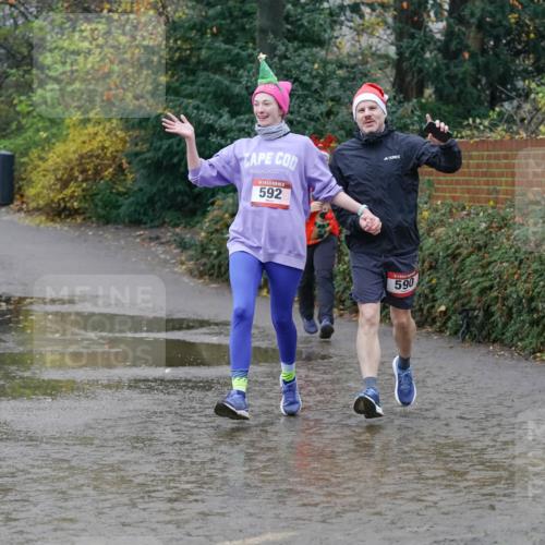 07.12.2025 - St. Pauli X-Mass-Run No. 15 Michael Burmester http://msf.ph/oto/9401600 07.12.2025 10:27:07 Laufen 592, 590 meine-sportfotos.de