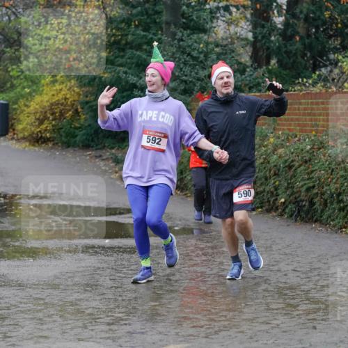07.12.2025 - St. Pauli X-Mass-Run No. 15 Michael Burmester http://msf.ph/oto/9401602 07.12.2025 10:27:07 Laufen 1, 5, 592, 590 meine-sportfotos.de