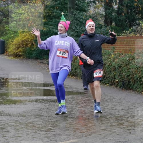 07.12.2025 - St. Pauli X-Mass-Run No. 15 Michael Burmester http://msf.ph/oto/9401603 07.12.2025 10:27:07 Laufen 592, 590 meine-sportfotos.de