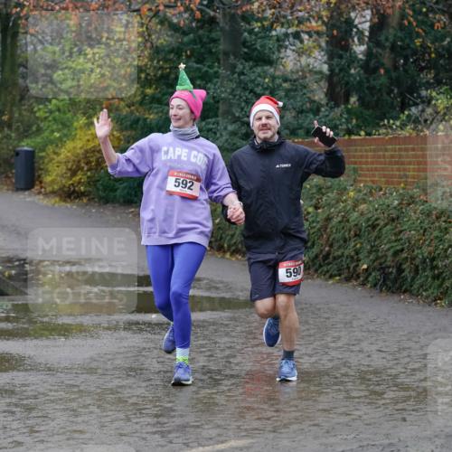 07.12.2025 - St. Pauli X-Mass-Run No. 15 Michael Burmester http://msf.ph/oto/9401605 07.12.2025 10:27:07 Laufen 592, 590 meine-sportfotos.de