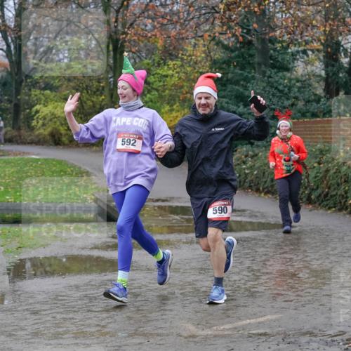 07.12.2025 - St. Pauli X-Mass-Run No. 15 Michael Burmester http://msf.ph/oto/9401607 07.12.2025 10:27:08 Laufen 592, 590 meine-sportfotos.de