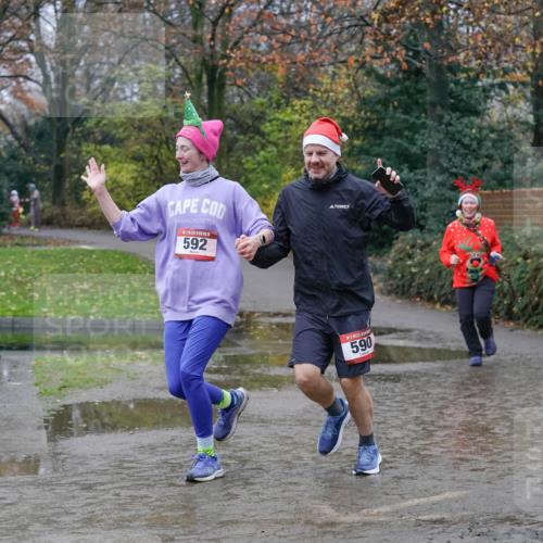 07.12.2025 - St. Pauli X-Mass-Run No. 15 Michael Burmester http://msf.ph/oto/9401608 07.12.2025 10:27:08 Laufen 592, 8, 590 meine-sportfotos.de