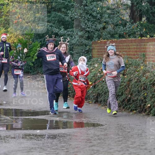 07.12.2025 - St. Pauli X-Mass-Run No. 15 Michael Burmester http://msf.ph/oto/9401622 07.12.2025 10:27:27 Laufen 3391, 1177, 437, 2832, 2296, 2290, 2298, 22 meine-sportfotos.de
