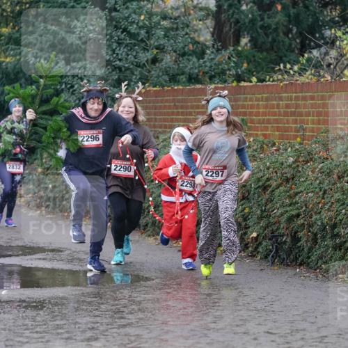 07.12.2025 - St. Pauli X-Mass-Run No. 15 Michael Burmester http://msf.ph/oto/9401625 07.12.2025 10:27:28 Laufen 1177, 2832, 2296, 2290, 2298, 2297 meine-sportfotos.de