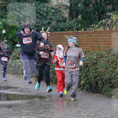 07.12.2025 - St. Pauli X-Mass-Run No. 15 Michael Burmester http://msf.ph/oto/9401627 07.12.2025 10:27:28 Laufen 1177, 2832, 2296, 2290, 2297 meine-sportfotos.de
