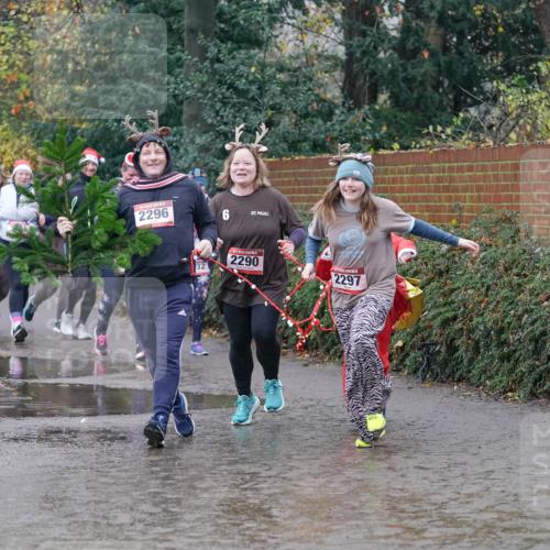 07.12.2025 - St. Pauli X-Mass-Run No. 15 Michael Burmester http://msf.ph/oto/9401631 07.12.2025 10:27:29 Laufen 2296, 6, 32, 2290, 2297 meine-sportfotos.de