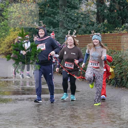 07.12.2025 - St. Pauli X-Mass-Run No. 15 Michael Burmester http://msf.ph/oto/9401634 07.12.2025 10:27:29 Laufen 2296, 6, 2290, 2297 meine-sportfotos.de