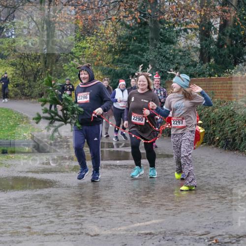 07.12.2025 - St. Pauli X-Mass-Run No. 15 Michael Burmester http://msf.ph/oto/9401635 07.12.2025 10:27:30 Laufen 2296, 3391, 2290, 2297 meine-sportfotos.de