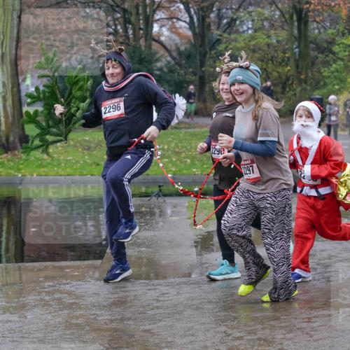 07.12.2025 - St. Pauli X-Mass-Run No. 15 Michael Burmester http://msf.ph/oto/9401645 07.12.2025 10:27:32 Laufen 2296, 229, 2297 meine-sportfotos.de