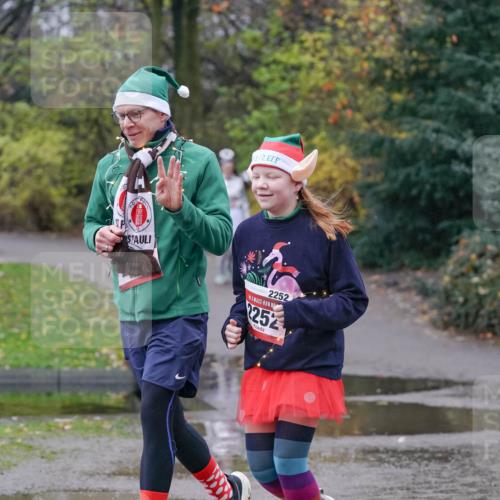 07.12.2025 - St. Pauli X-Mass-Run No. 15 Michael Burmester http://msf.ph/oto/9401711 07.12.2025 10:28:04 Laufen 2252, 2252 meine-sportfotos.de